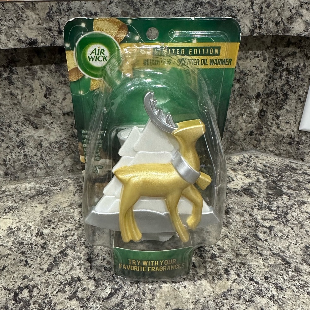 Air Wick Scented Oil Warmer Limited Holiday Edition, Fragrance, Reindeer, Tree